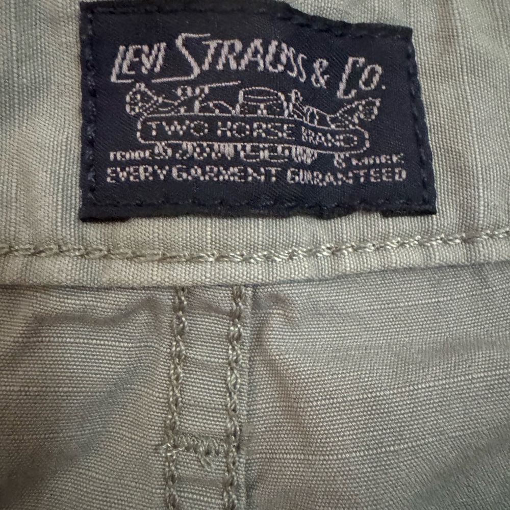 Levi's Men's Grey Cargo Shorts Size 38 - Picture 2 of 8
